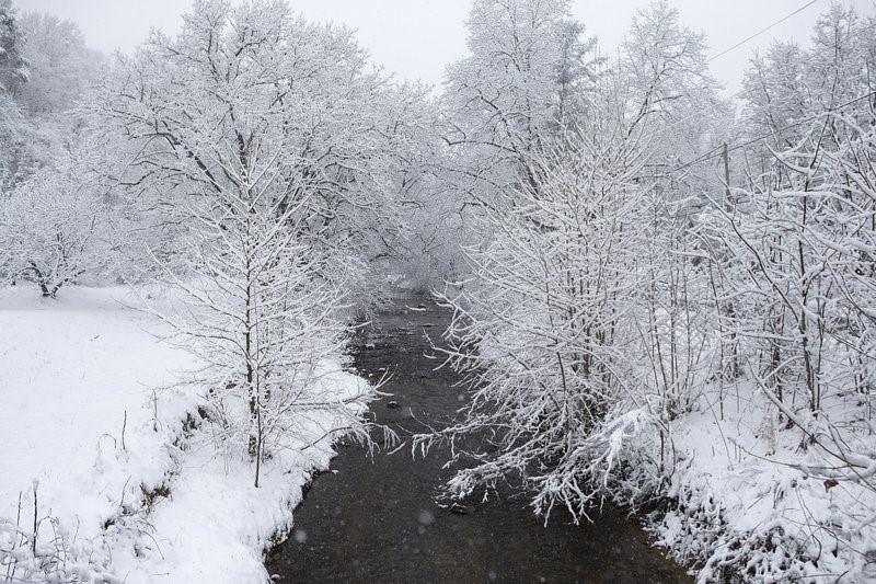 Đông Bắc nước Mỹ lại tê cóng trong tuyết rơi dày hơn 60 cm